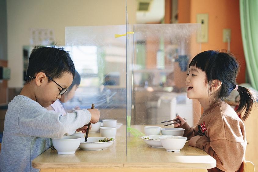 給食は専門スタッフの手作り。おだしをきかせた和風の味付けです。