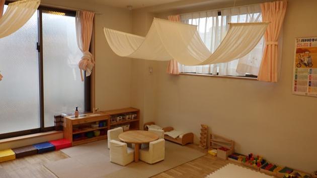 温かな雰囲気の保育室