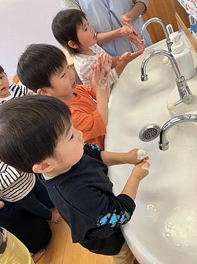 おててピカピカ元気いっぱいサーチャー（２歳児）クラス