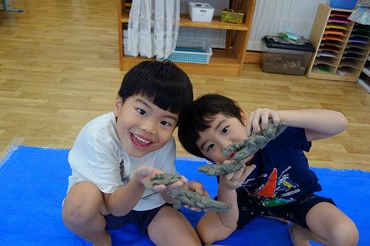 土粘土ならではの感触を楽しもう！