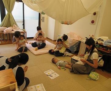 ふれあう　みつめる　みとめる　・・・触育（しょくいく）ベビーマッサージの実践