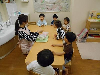 　本物に触れる　～豆のさやとり～