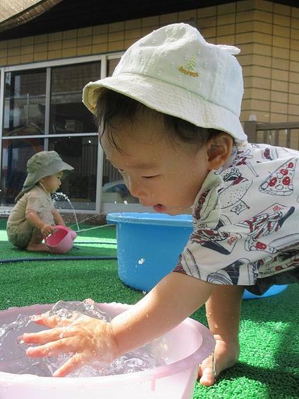 初めての水あそび