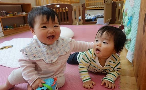 可愛い0歳児も安心しておともだちやスタッフとすごせる環境