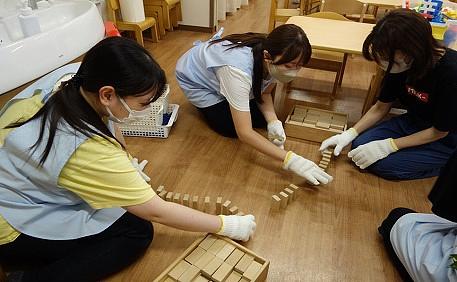 職員の学び　～みんなで子ども体験！～
