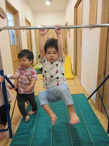 室内でも身体を伸び伸び動かそう!