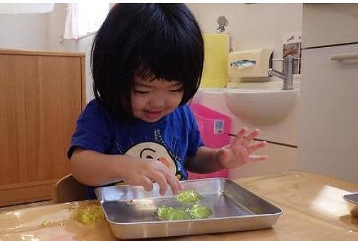 寒天遊び、どんな感触かな？