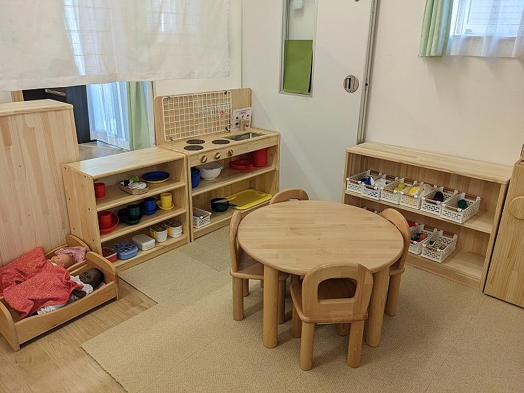 木のぬくもりを感じる、落ち着く室内。