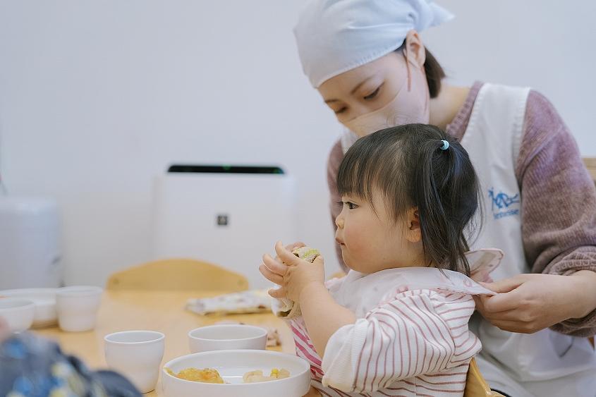 美味しい給食は園内で専門スタッフが調理しています。