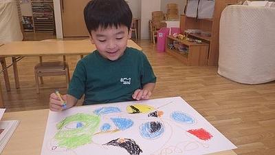 画用紙の上でお散歩に出かけよう！