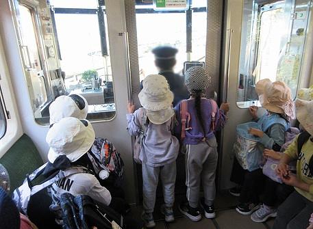 でんしゃにのってうみへいったよ