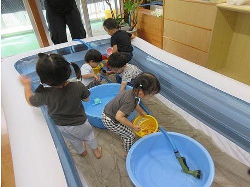 フリースペースでの水遊び