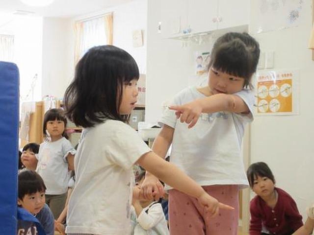 みぎみて、ひだりみて…