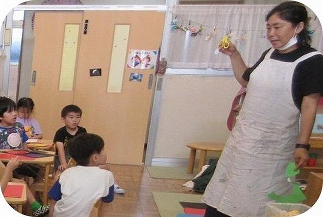 紙を折って切って貼って