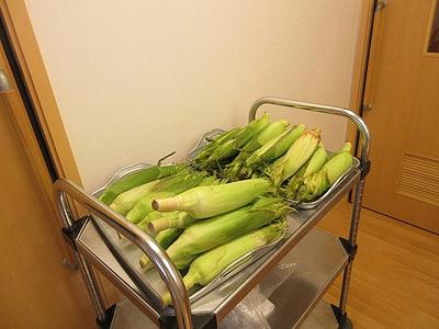 とうもろこしの皮むき