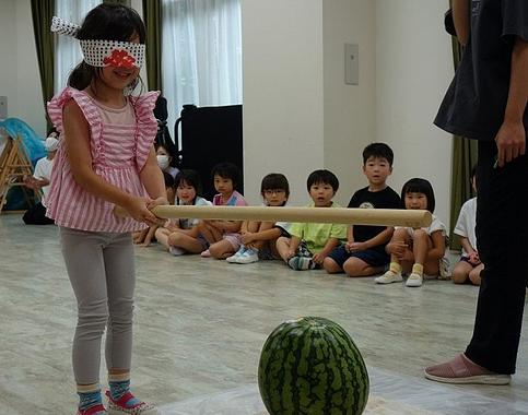 夏のおたのしみ会。～カレー作りとすいか割り～