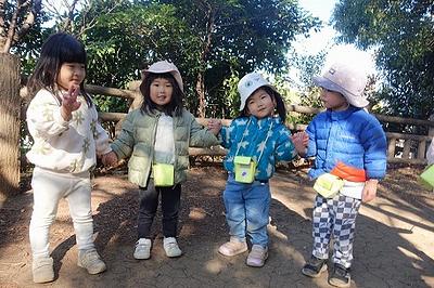 繋がる手と手。一緒に繋ぐって嬉しい！