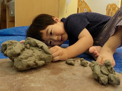 東京すくわくプログラム「土ねんどを体で味わう」