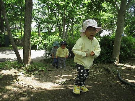 登って！下って！全身で自然の形を楽しむ姿