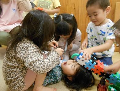 お口あけてくださ～い　～遊びは日常のトレース～							