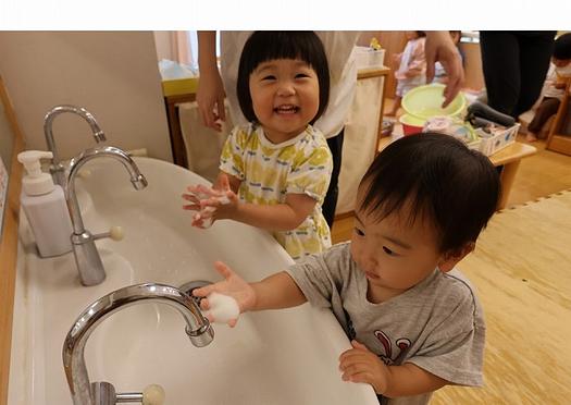 タドル（1歳児）クラス　きらきら手洗い