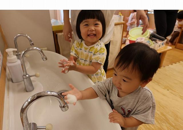 タドル（1歳児）クラス　きらきら手洗い