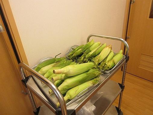 とうもろこしの皮むき