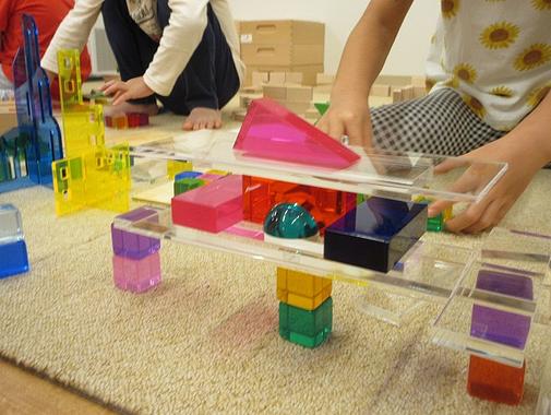 すくわくプログラム①～新しい積み木にわくわく！