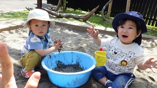 大好きな泥遊び！