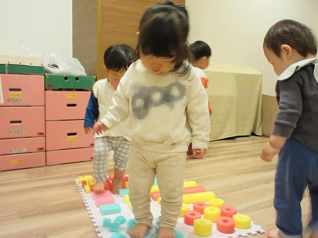 おっとっと　バランスとってふみふみ・・・