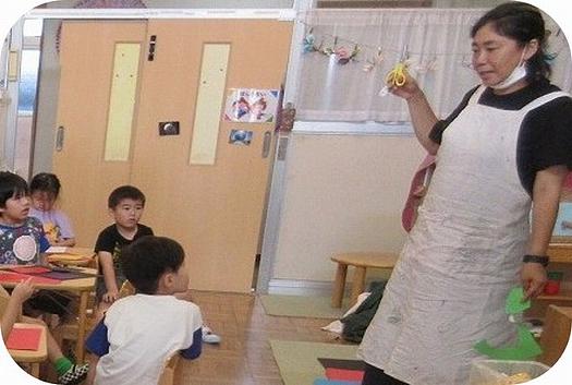 紙を折って切って貼って