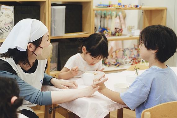 自園調理のおいしい給食を提供しています