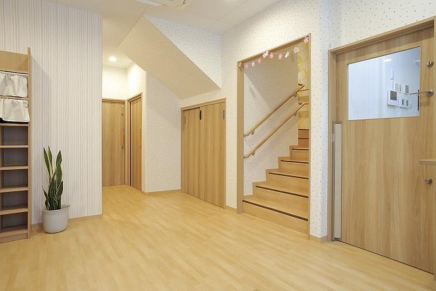 広く明るい玄関